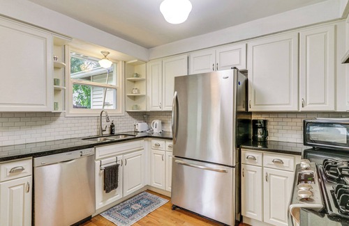 Island Station Cabaña | Cozy Milwaukie Cottage, 7 Mi to Downtown Portland