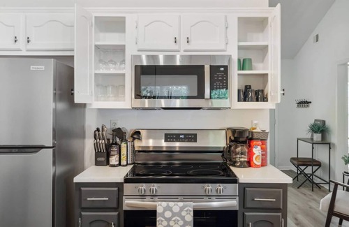 Southaven Casa | Cozy Miss - Comfy Family-Friendly Bungalow/Fenced Yard - Peaceful Neighborhood!
