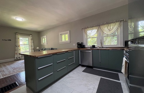 Westwood Casa | Cozy Modern 2 Bedroom House Near Downtown Cincinnati in Historic Westwood