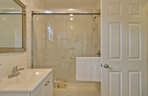 North Central Casa | Acogedora casa moderna de 3 dormitorios y 1 baño en San Mateo, California