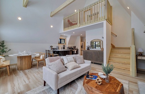 Albrightsville Cabina | Cozy Modern A-Frame with Hot tub, Fireplace, soak tub & Games