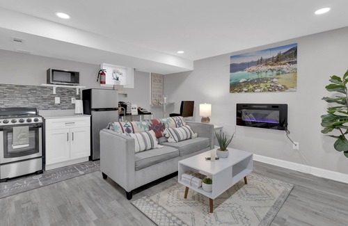 Northeast Apartamento | Cozy Modern Beautiful Studio+Parking. Walk to DC Metro. Perfect for Long Stays!