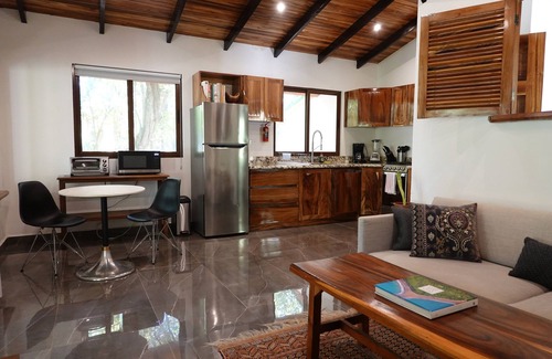 Santa Cruz Cabina | Cozy Modern Casita Near Tamarindo with Tropical Shared Pool Area