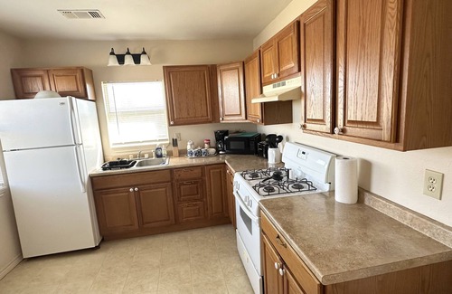 Sayre Apartamento | Cozy modern small town apartment pet and child friendly large parking