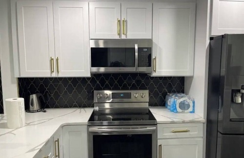 Lawrenceville Apartamento | Cozy Modern studio in the suburb of lawrencville, Beautiful seren space.