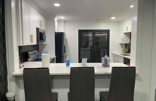 Lawrenceville Apartamento | Cozy Modern studio in the suburb of lawrencville, Beautiful seren space.