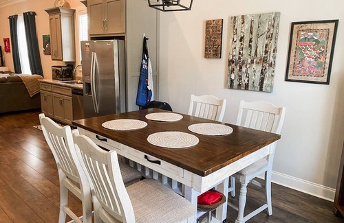 Oxford Casa | Cozy Modern Townhouse 10 Minutes from the Historic Oxford Square