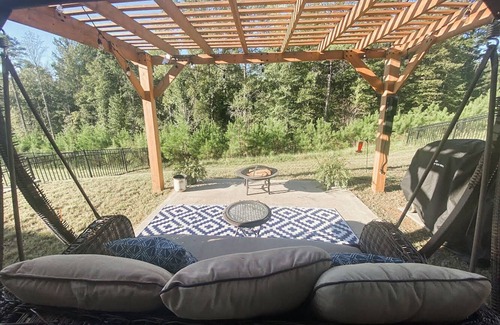 Oxford Casa | Cozy Modern Townhouse 10 Minutes from the Historic Oxford Square