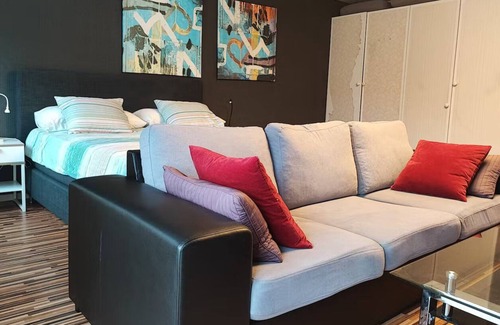 Trollhattan Apartamento | Cozy/Modern vacation home in the heart of Trollhattan