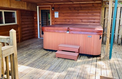 Dandridge Cabina | Cozy Mountain Cabin Game room Hot tub Fireplace