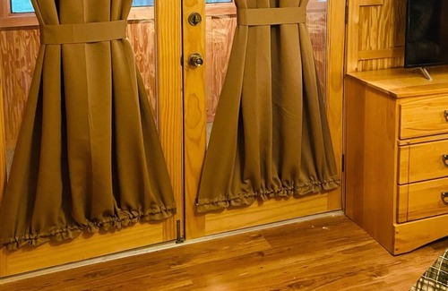 Dandridge Cabina | Cozy Mountain Cabin Game room Hot tub Fireplace