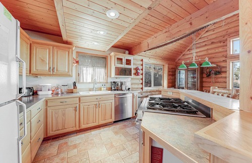 Brian Head Cabina | Cozy Mountain Cabin with Loft, Views and Game Room – 3 Min to Lifts!