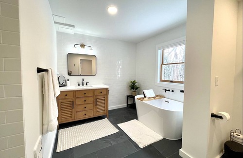 Stratton and Bromley Ski Areas Cabina | Cozy Mountain Retreat 5 min to Skiing & Manchester