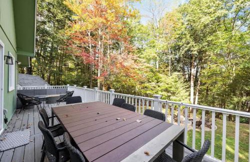 Gilford Casa | Cozy Mountain Retreat Fireplace Deck Near Lakes