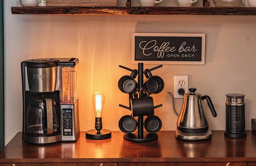 Hoodsport Casa | Cozy Mountain Retreat: Hot Tub, Game Room, Gym/Sauna, Perfect for Fall Getaways