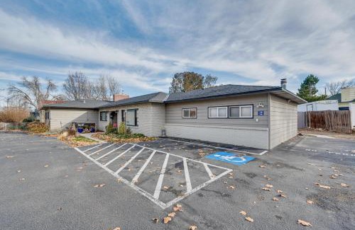 Nampa Casa | Cozy Nampa Escape with Fireplace and Smart TV!