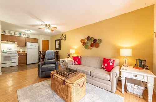 Walloon Lake Apartamento | Nido acogedor cerca del esquí en Walloon Lake Village