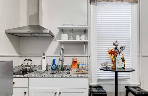 Richmond Condominio | Cozy nest/private porch/museums/free parking