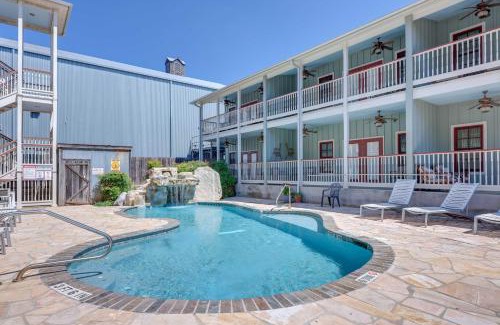 Gruene Apartamento | Cozy New Braunfels Condo with Community Pool and Grill