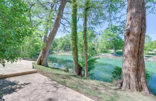 Gruene Apartamento | Cozy New Braunfels Condo with Community Pool and Grill