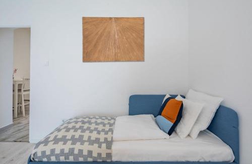 13th District Apartamento | Cozy NEW Home - Easy City Center Access