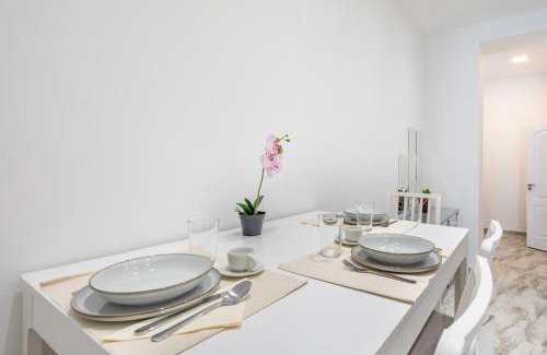 13th District Apartamento | Cozy NEW Home - Easy City Center Access