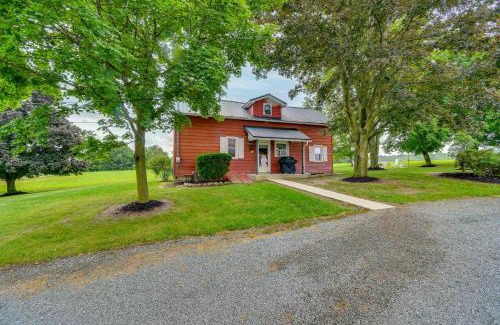 Geneva Casa | Cozy New York Farmhouse with Porch, Grill and Fire Pit
