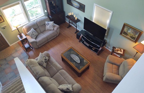 West Irondequoit Casa | Cozy Newly Renovated Lake House \ Short Walk To Quiet Beach On Lake Ontario