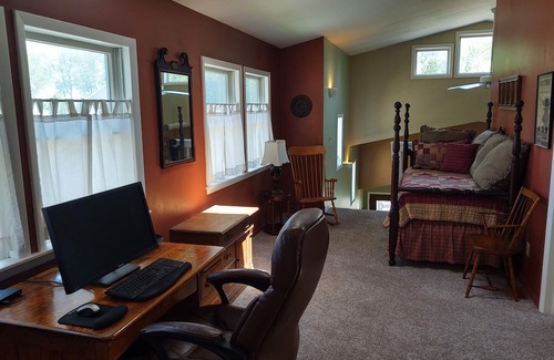 West Irondequoit Casa | Cozy Newly Renovated Lake House \ Short Walk To Quiet Beach On Lake Ontario