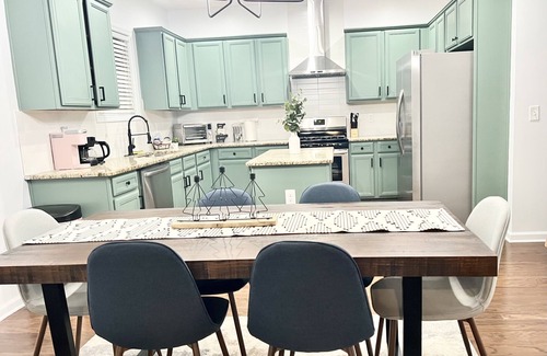 Buford Casa | 🌈✨ Cozy Newly Updated Home Sugar Hill Downtown⭐️⭐️⭐️⭐️⭐️