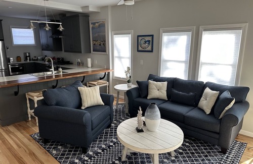 Waterford Casa | Cozy Niantic Waterfront Home w/Dock! Minutes from Mystic, Restaurants & Beaches!