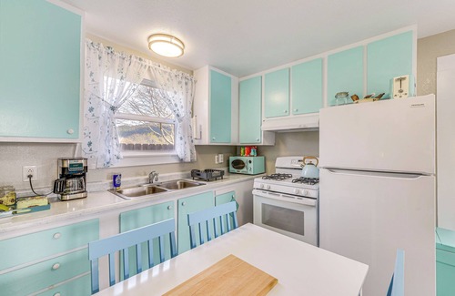 Orick Cabaña | Cozy NorCal Cottage: 2 Mi to Redwoods & Beaches!