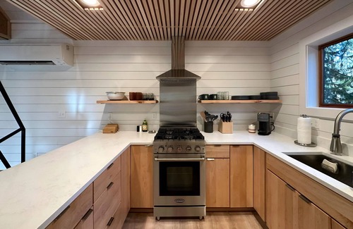 Skykomish Cabina | Cozy Nordic style cabin with cedar barrel hot tub