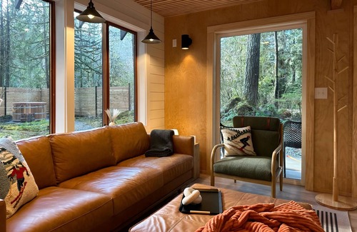 Skykomish Cabina | Cozy Nordic style cabin with cedar barrel hot tub