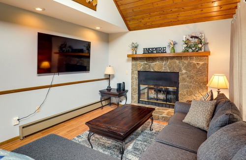 Burnsville Cabina | Cozy North Carolina Getaway w/ Mountain Views!