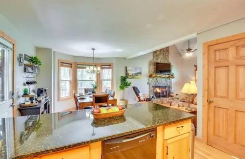 Blairsville Cabina | North Georgia Mountain Getaway: 3 BR/3 BA, Fire Pit & Game Room
