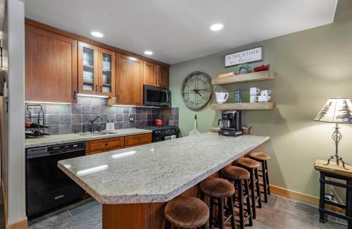 Truckee Apartamento | Cozy Northstar Village Condo Walk to Lifts 2 Full BA Excellent Location