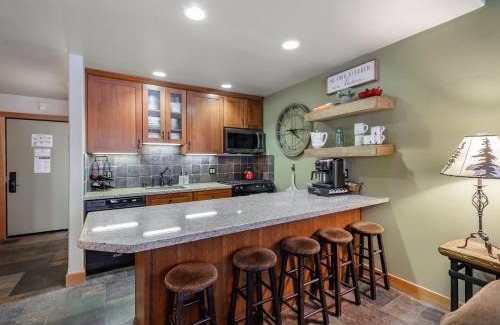 Truckee Apartamento | Cozy Northstar Village Condo Walk to Lifts 2 Full BA Excellent Location