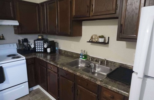 Norwalk Apartamento | Cozy Norwalk Duplex, King Bed, near Cedar Point, Kalahari, & Norwalk Raceway