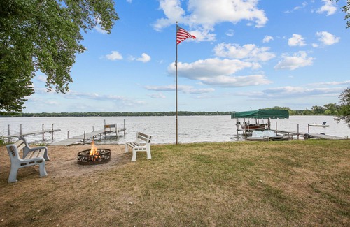 Annandale Cabina | Cozy Oasis on Bass Lake!
