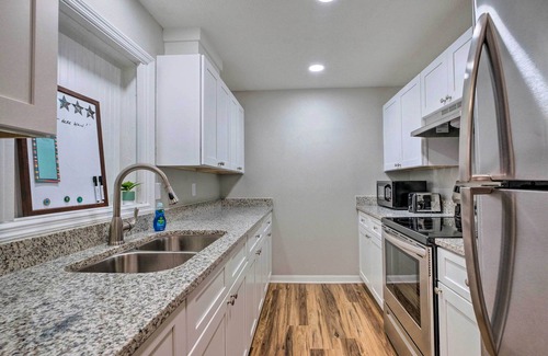 Historic District Casa | Cozy Ocala Home w/ Porch < 1 Mi to Downtown!