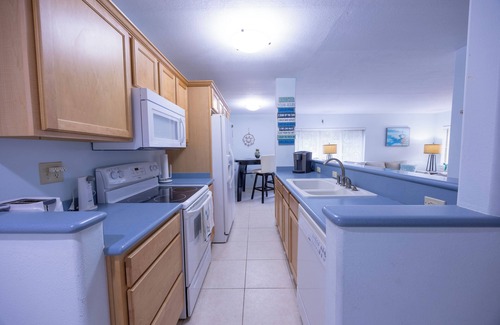 Satellite Beach Condominio | Cozy oceanside condo in peaceful Satellite Beach