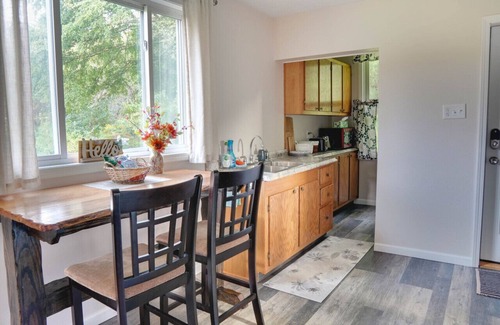 Spangler Casa | Cozy & Peaceful 3BR Retreat – Porch, Creek Sounds & Wildlife Views