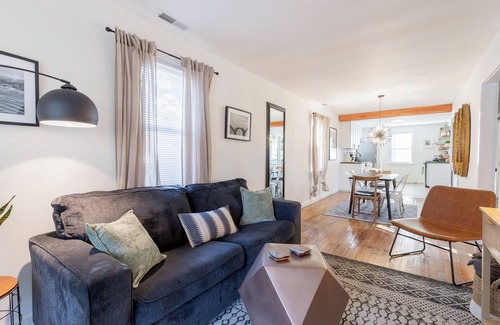 Villas Cabaña | Cozy Pet-Friendly Beach Cottage 2 Blocks from the Bay