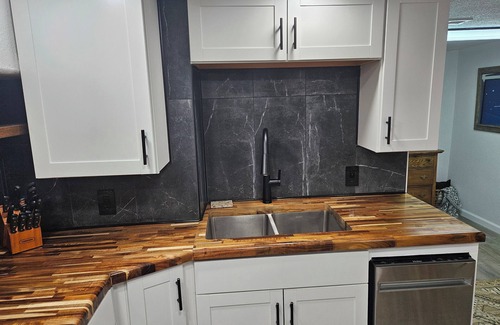 Northeast Neighbors Apartamento | Cozy pet-friendly 2-br/1ba daylight basement apartment near everything in Salem.