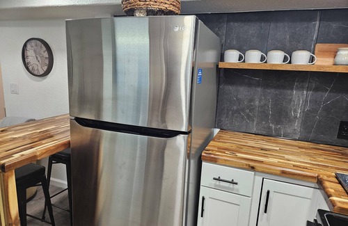 Northeast Neighbors Apartamento | Cozy pet-friendly 2-br/1ba daylight basement apartment near everything in Salem.