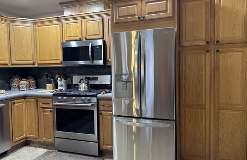 Las Cruces Casa | Cozy pet friendly house with a great outdoor space, and fully stocked kitchen.