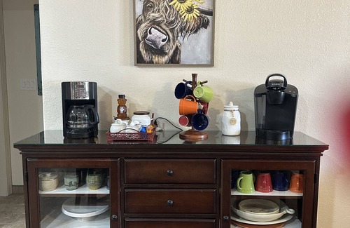 Las Cruces Casa | Cozy pet friendly house with a great outdoor space, and fully stocked kitchen.