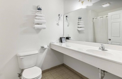 Renault Apartamento | Cozy Petite King + Queen Suite in a Friendly Town!