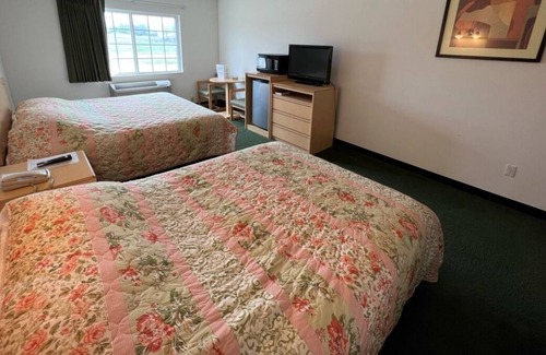 Renault Apartamento | Cozy Petite King + Queen Suite in a Friendly Town!